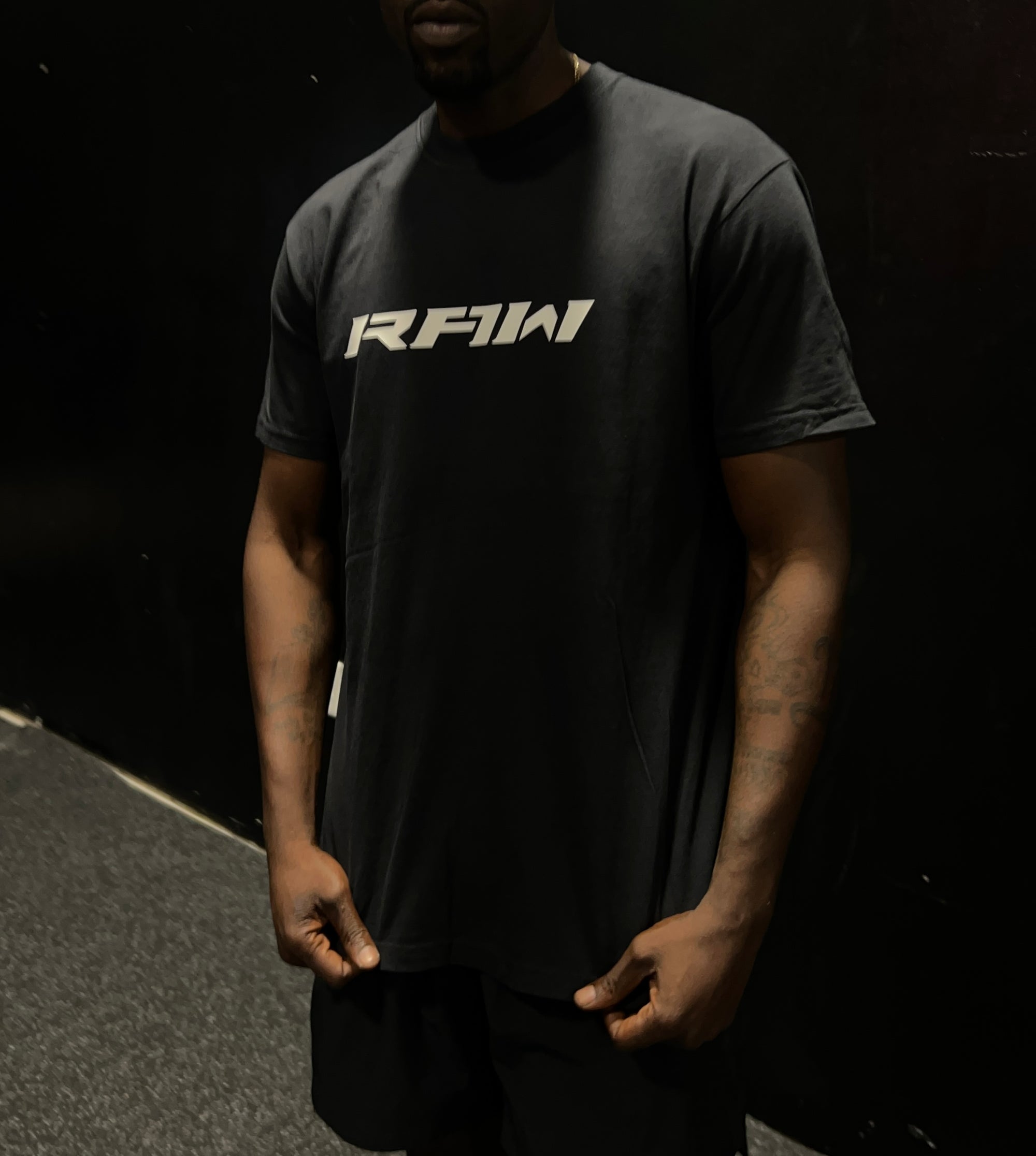 BROKEN RAW IMPACT TEE IN BLACK