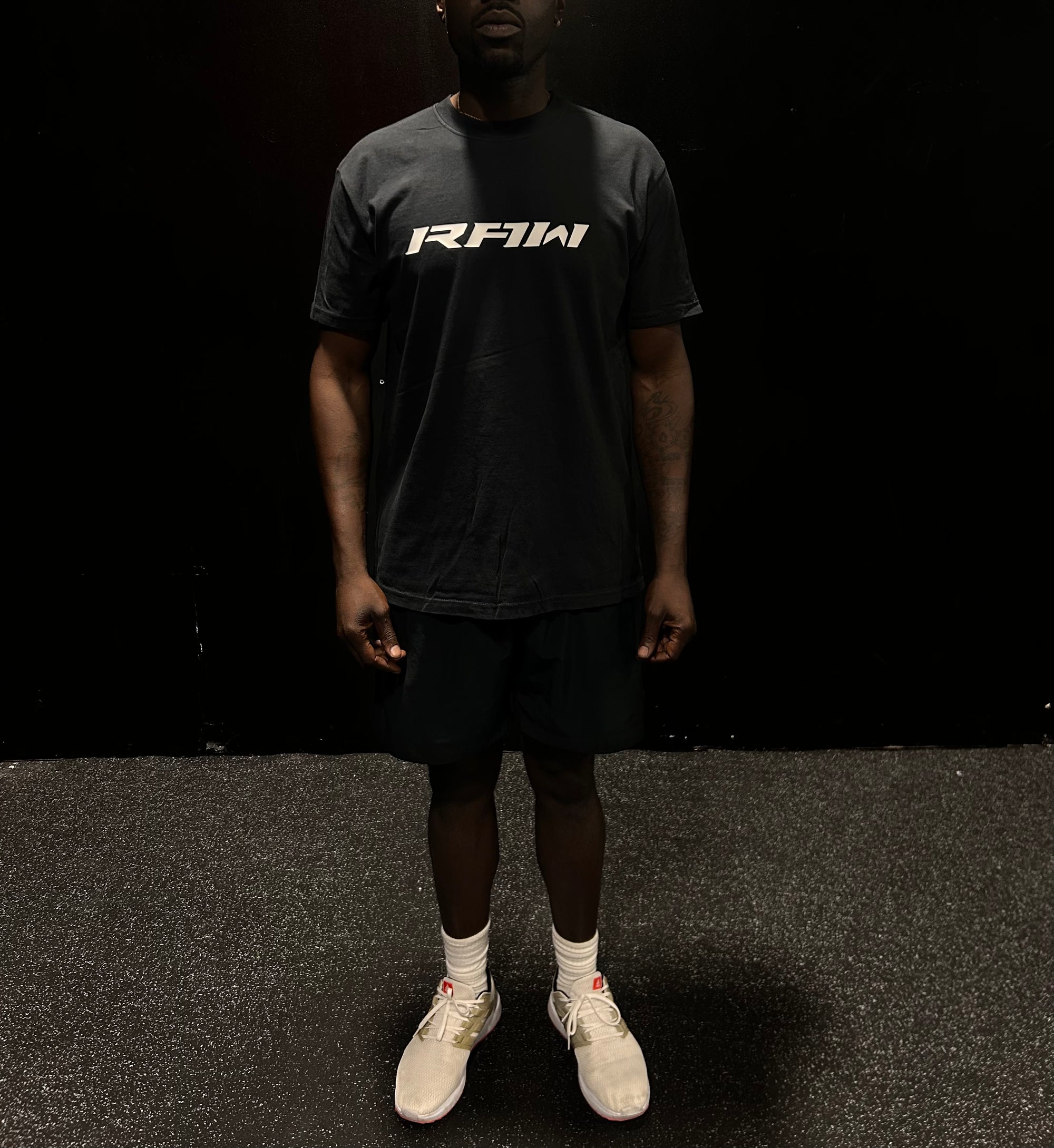 BROKEN RAW IMPACT TEE IN BLACK