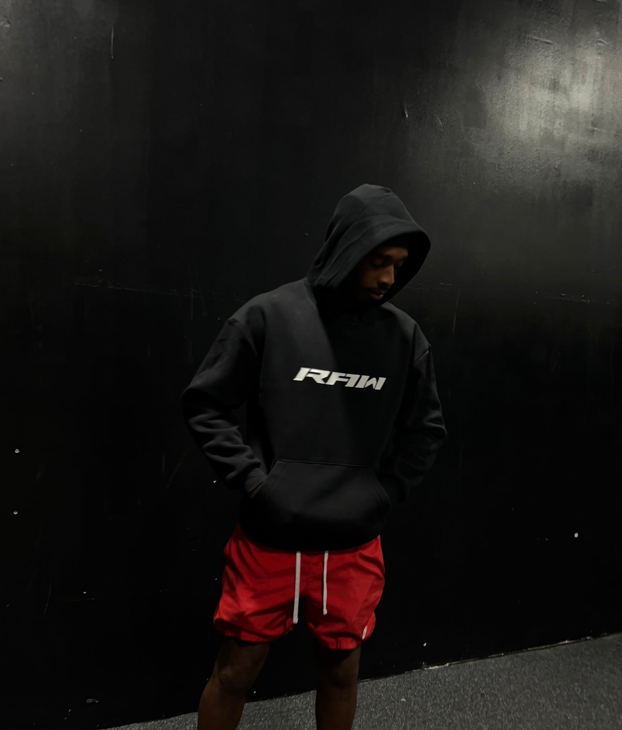 BROKEN RAW IMPACT HOODIE IN BLACK