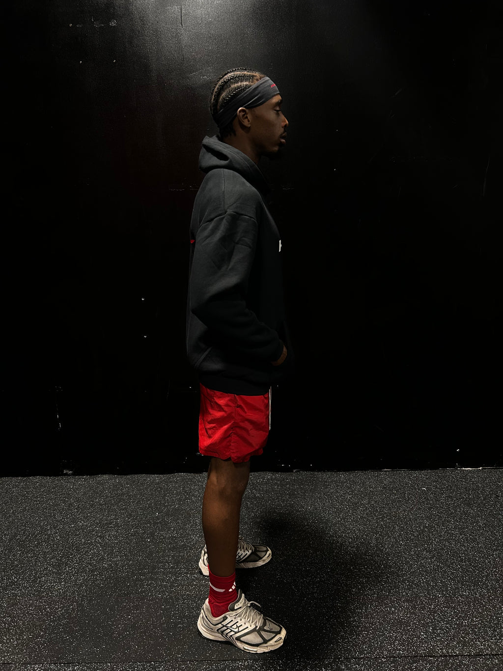 BROKEN RAW IMPACT HOODIE IN BLACK