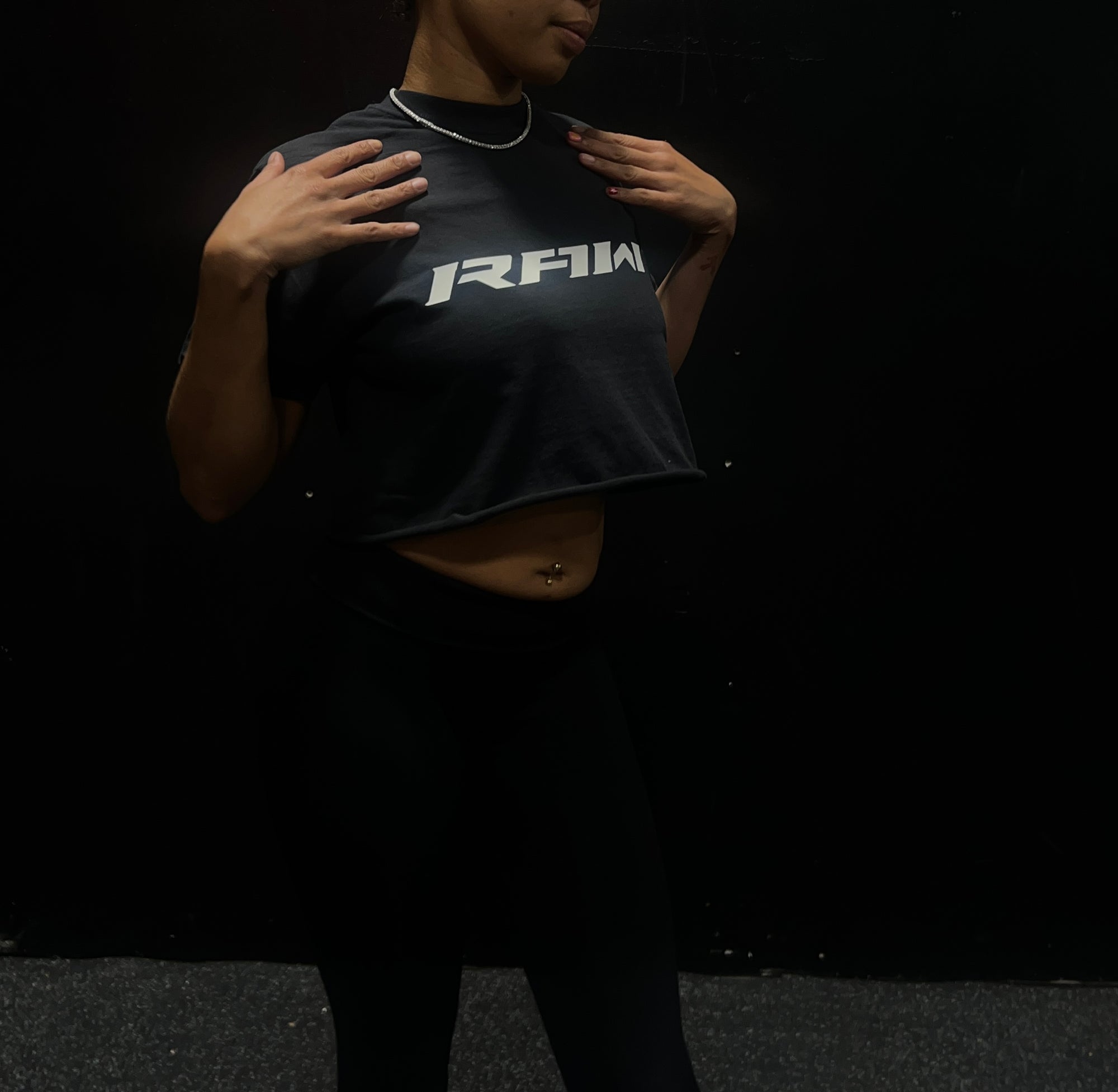 BROKEN RAW IMPACT CROP TOP IN BLACK