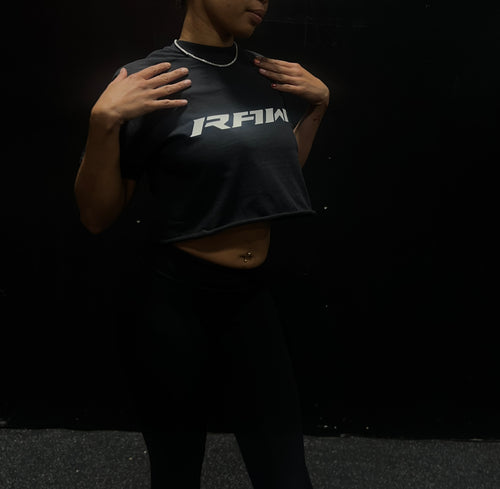 BROKEN RAW IMPACT CROP TOP IN BLACK