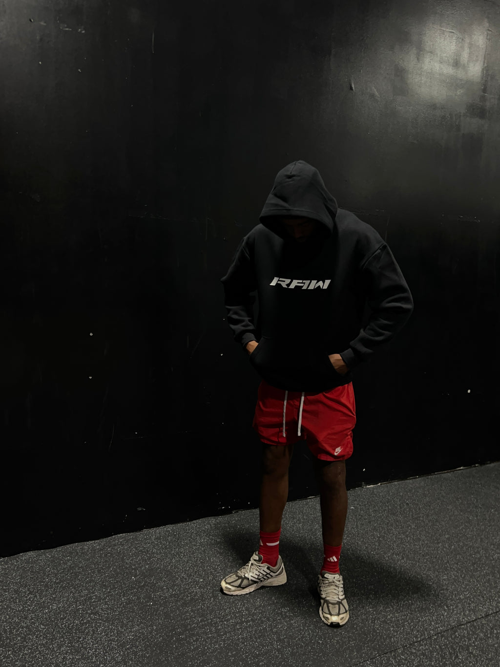 BROKEN RAW IMPACT HOODIE IN BLACK