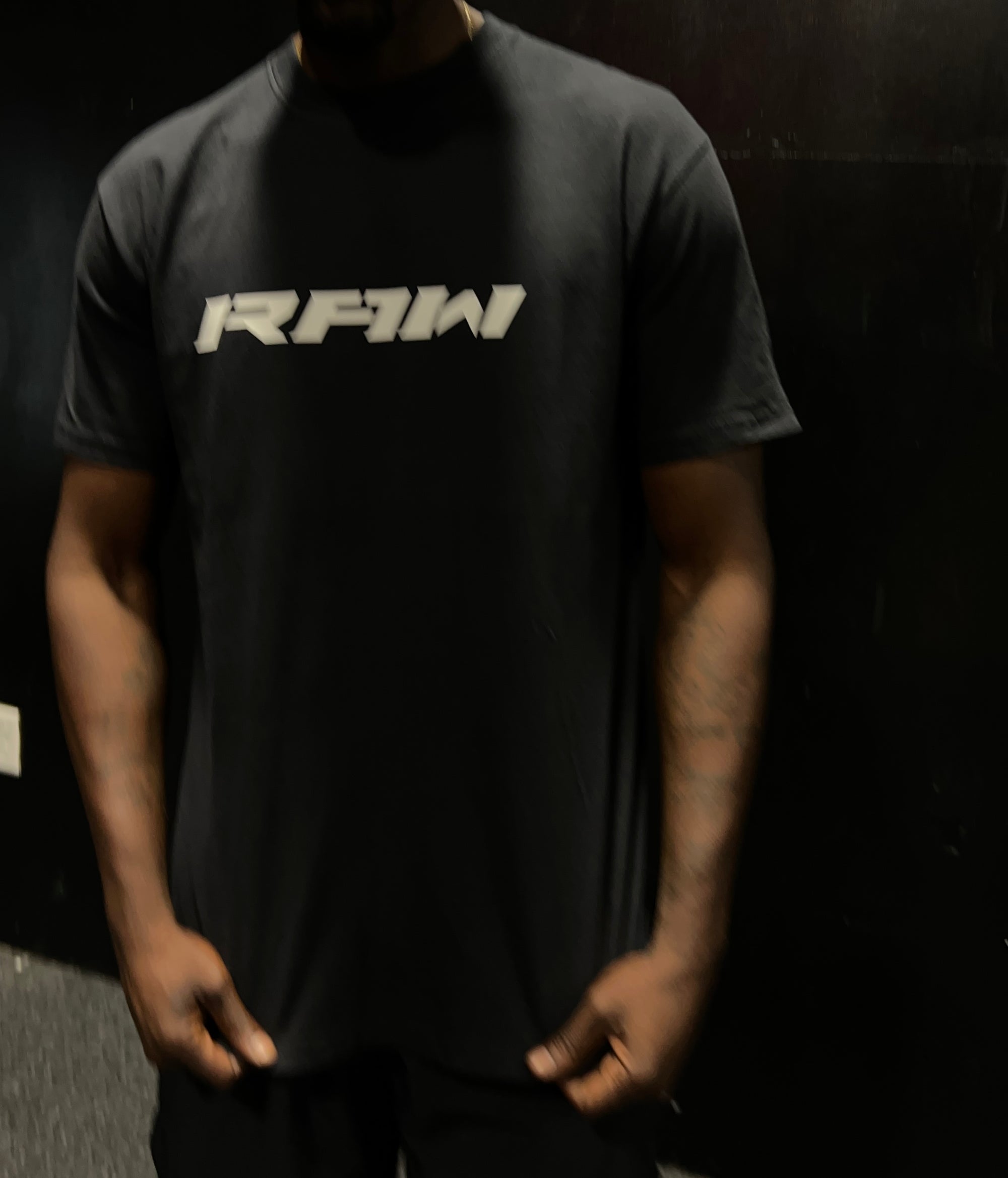 BROKEN RAW IMPACT TEE IN BLACK
