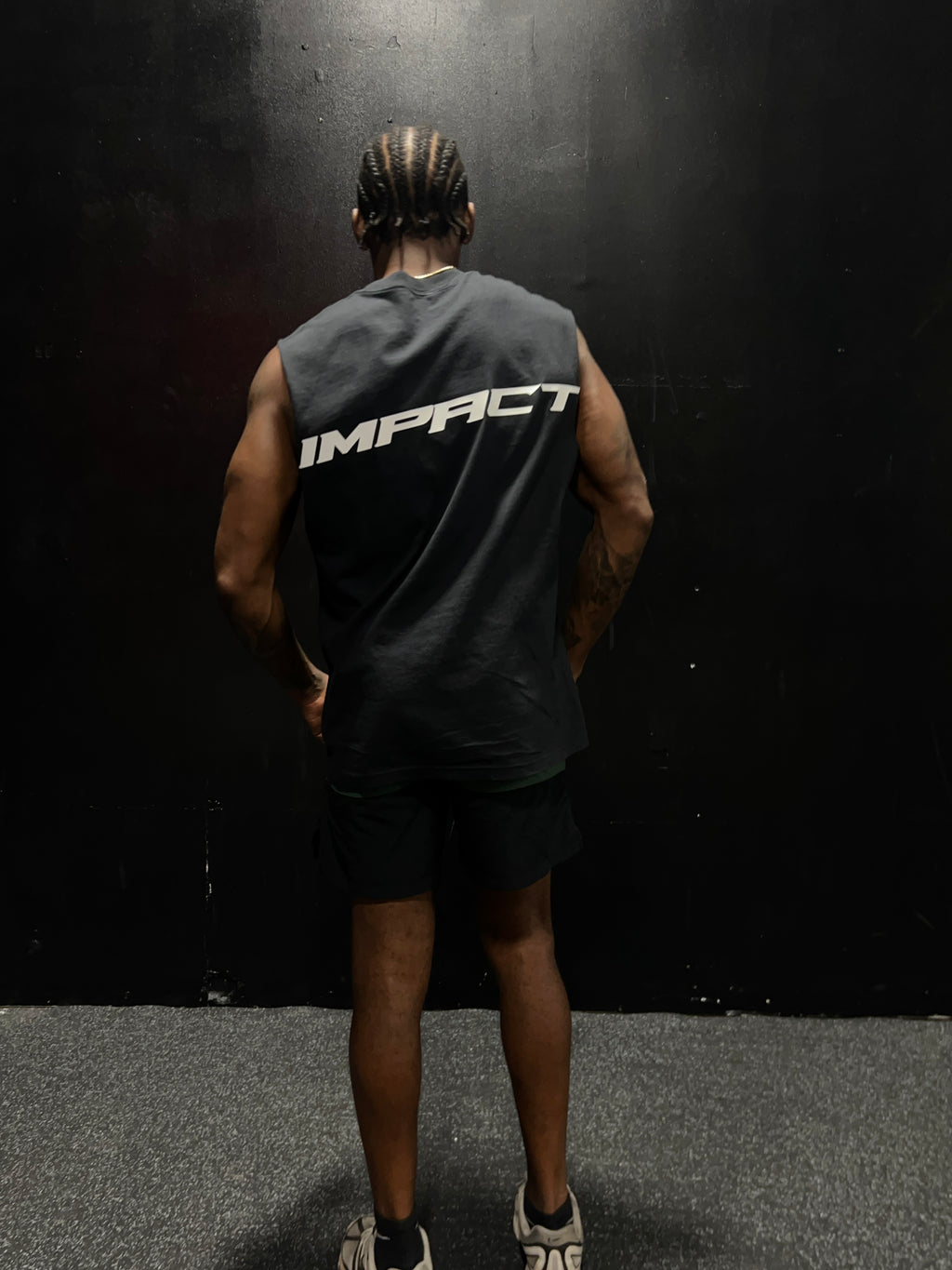 SOLID RAW IMPACT CUTOFF IN BLACK