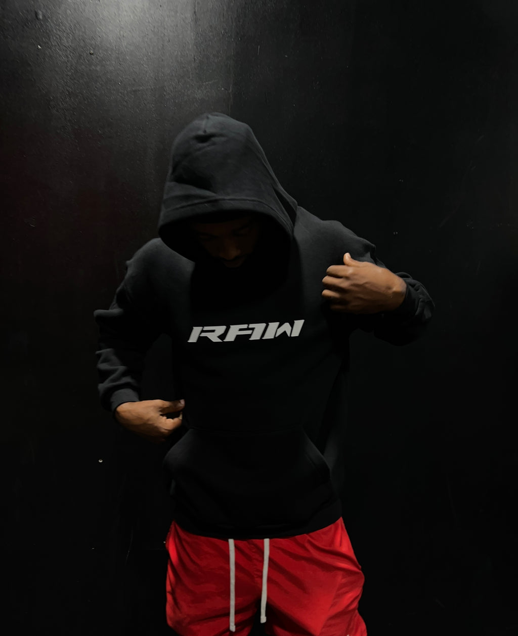 BROKEN RAW IMPACT HOODIE IN BLACK