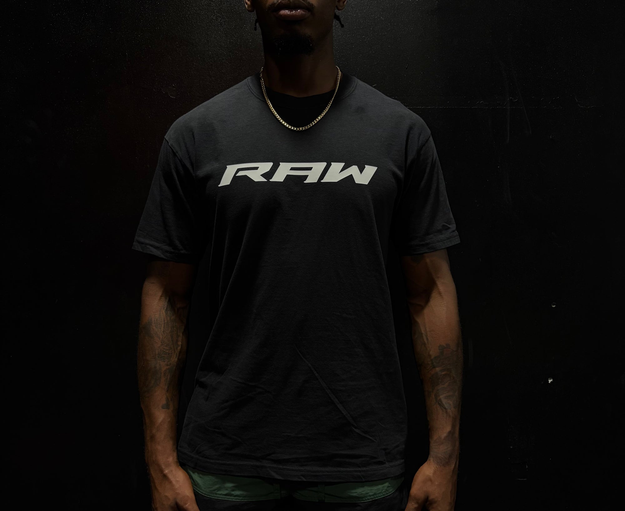 SOLID RAW IMPACT TEE IN BLACK