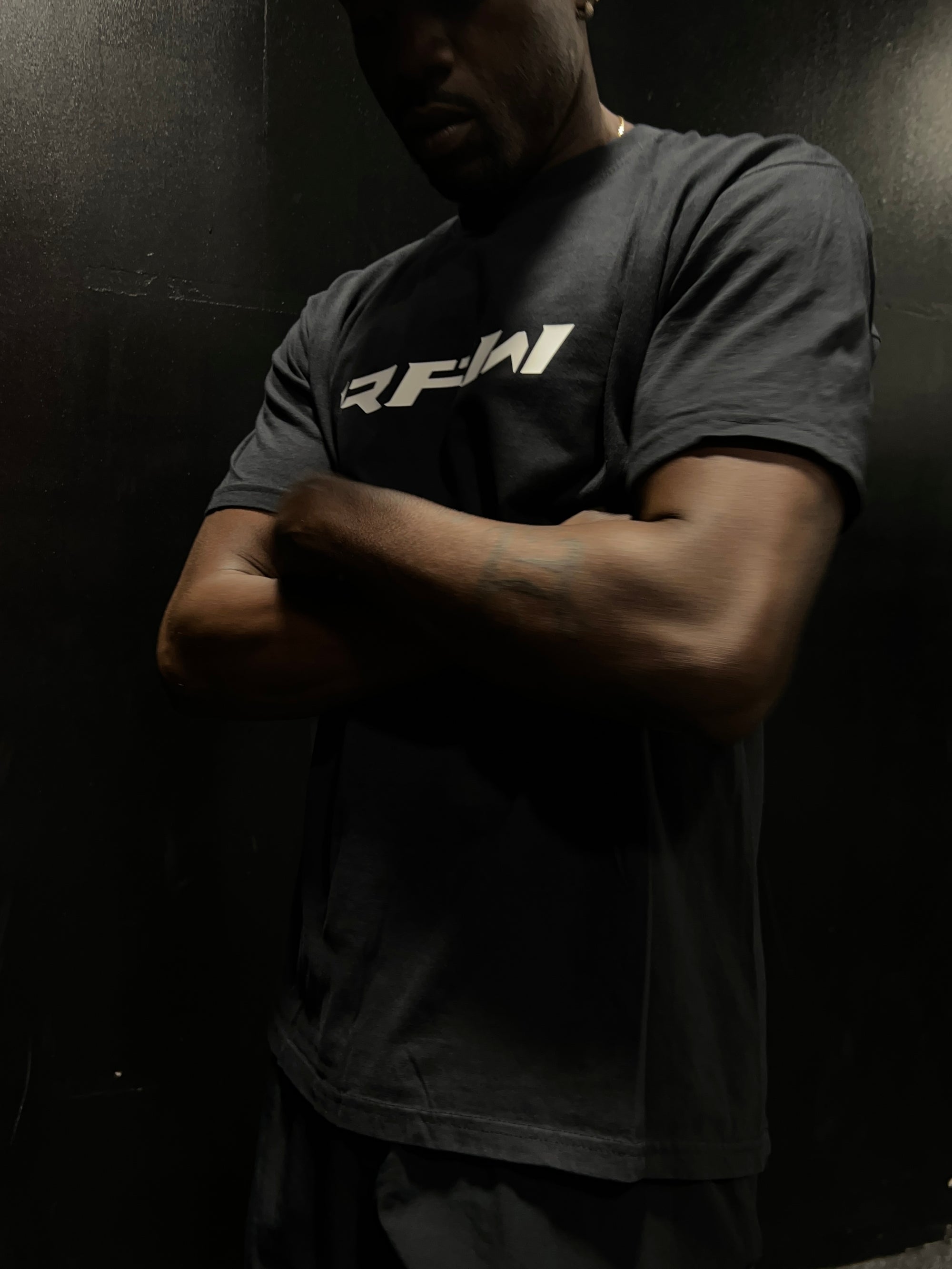 BROKEN RAW IMPACT TEE IN BLACK