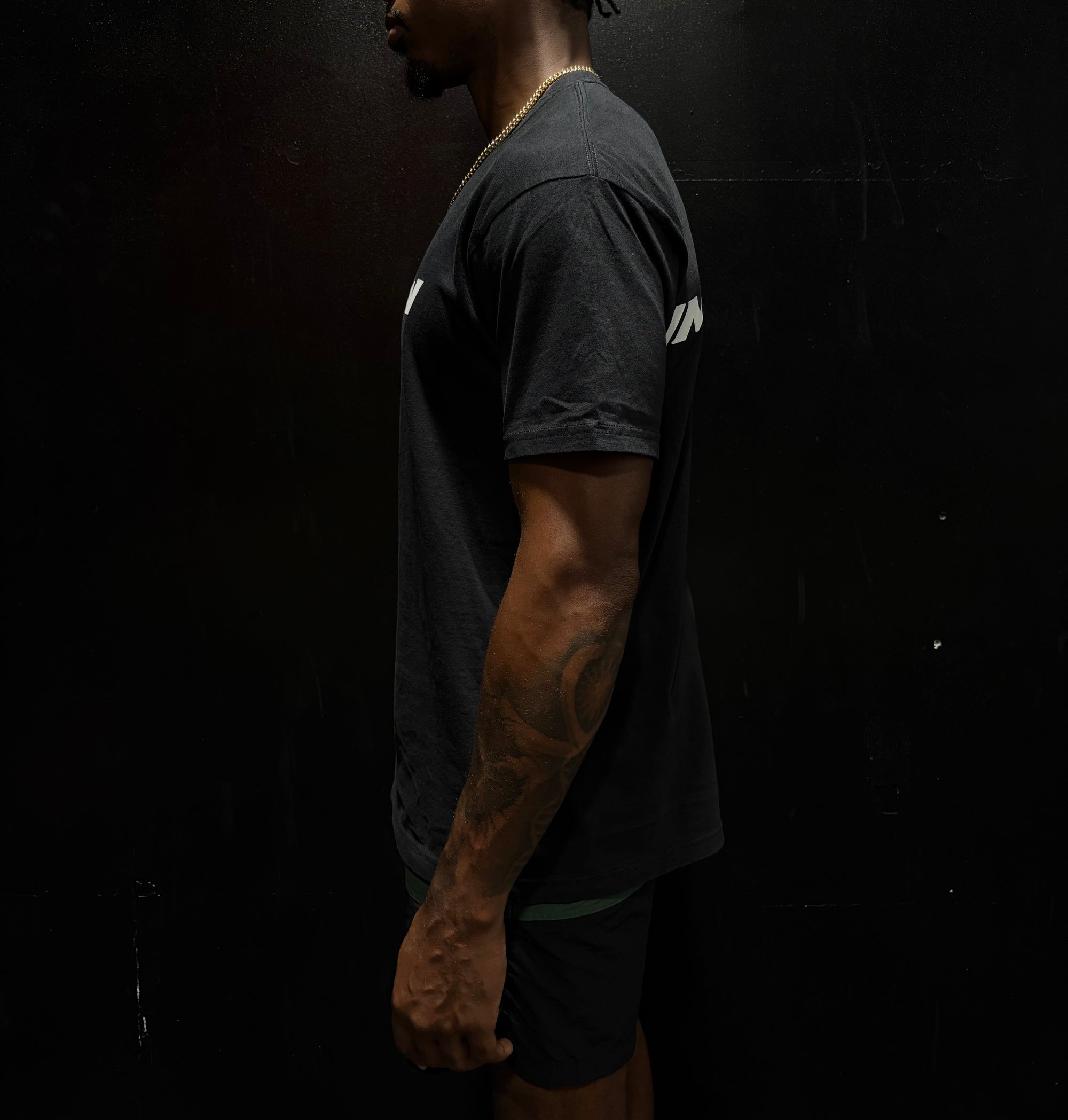 SOLID RAW IMPACT TEE IN BLACK