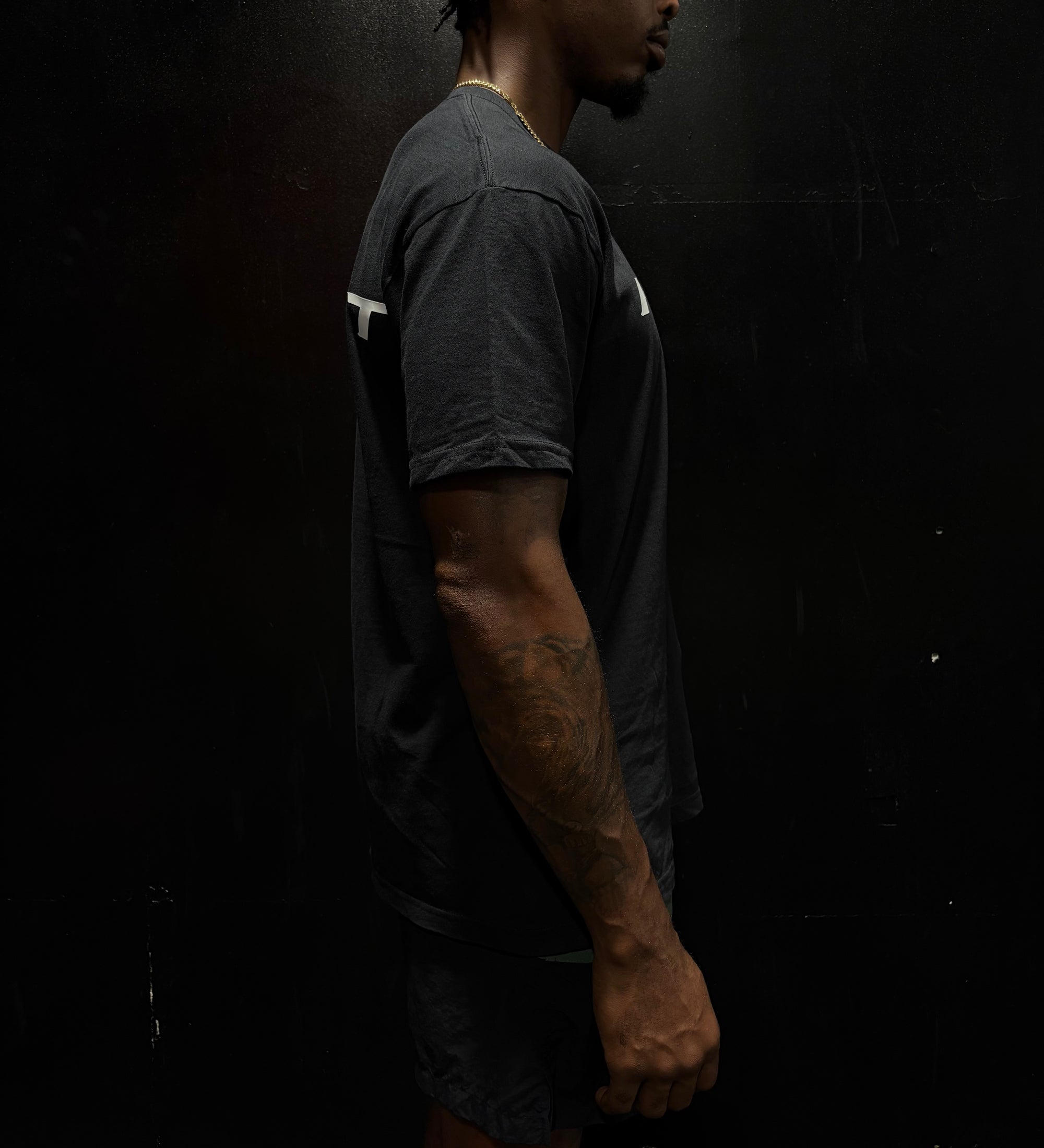 SOLID RAW IMPACT TEE IN BLACK