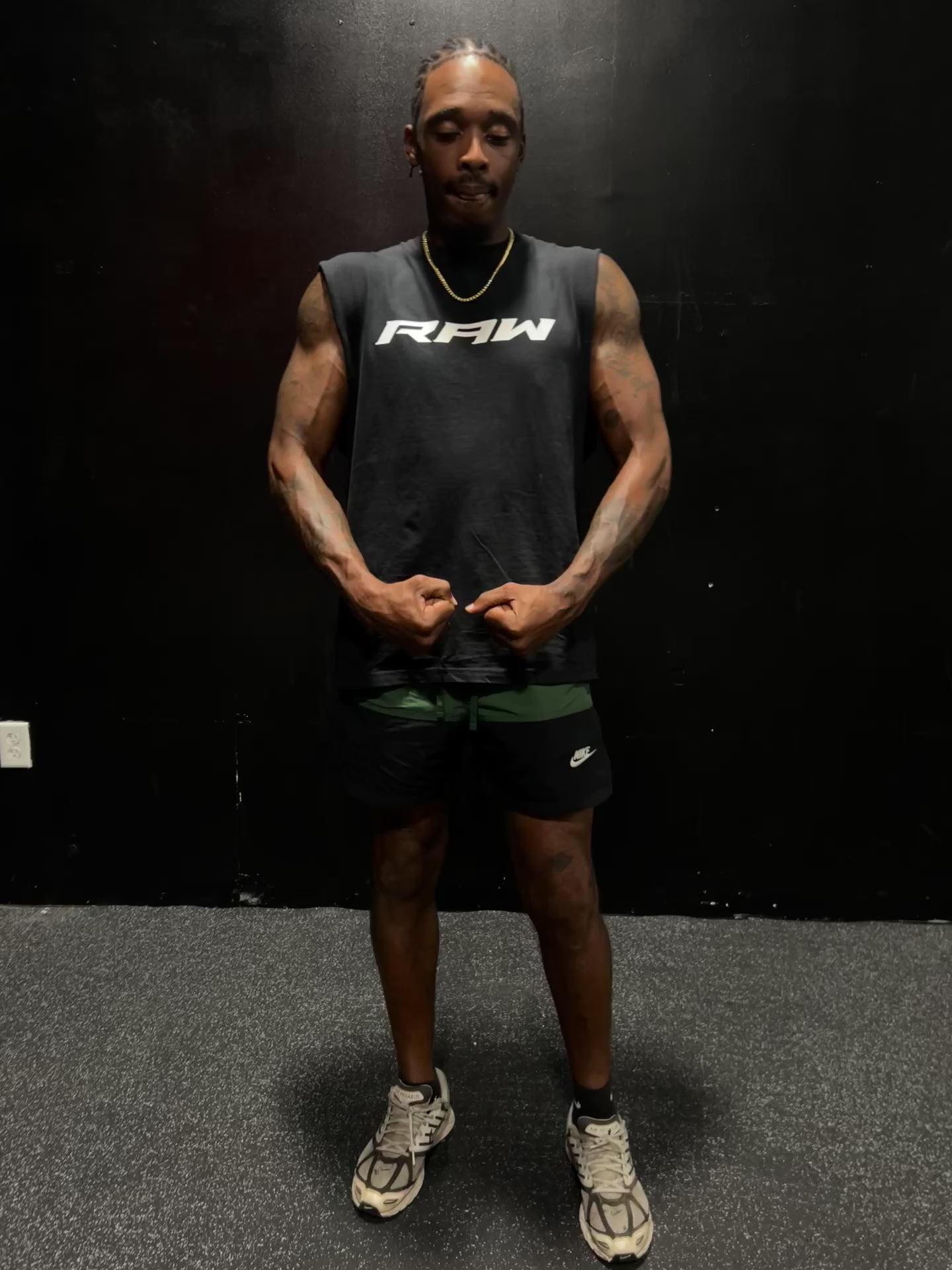 SOLID RAW IMPACT CUTOFF IN BLACK