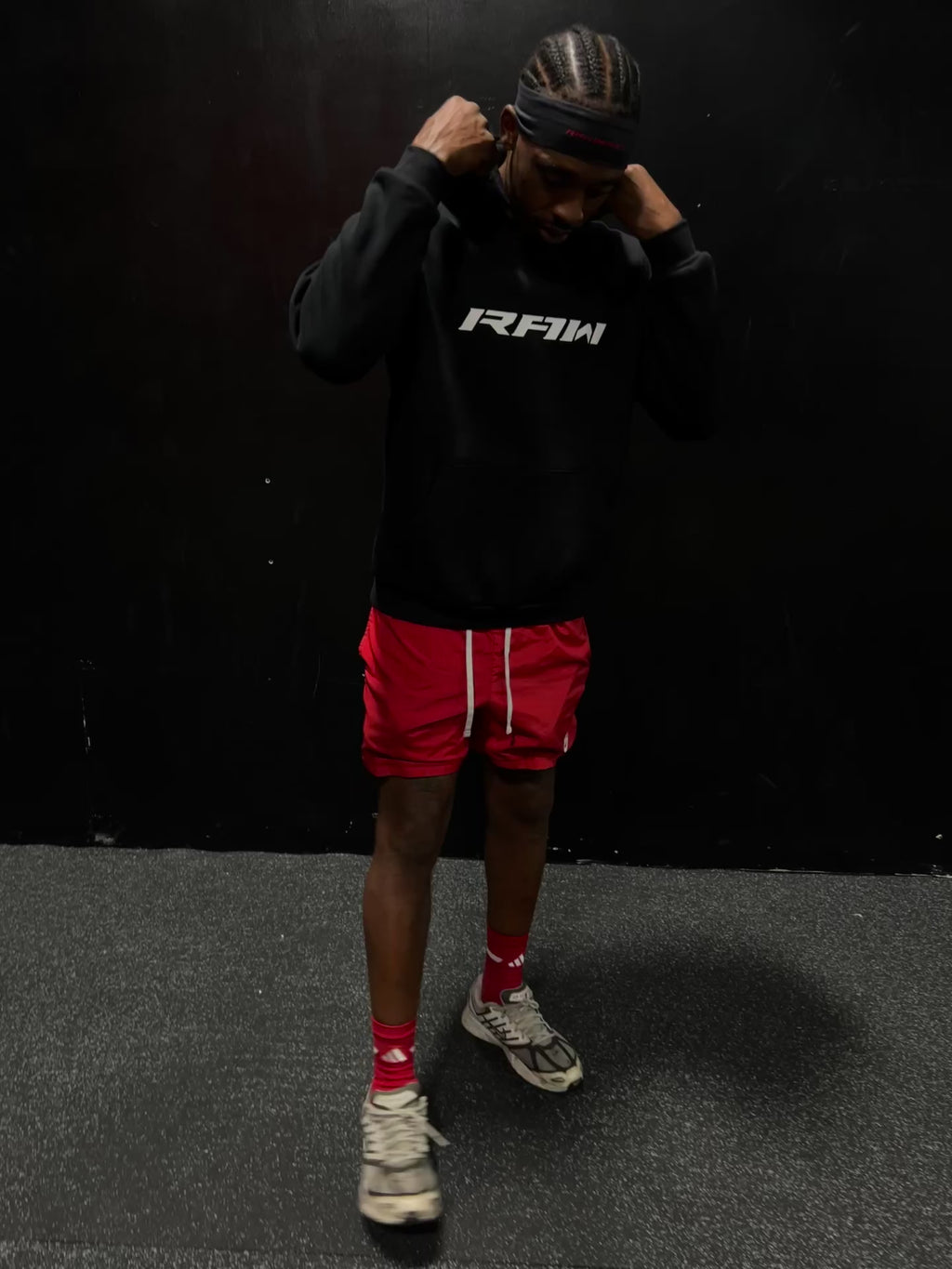 BROKEN RAW IMPACT HOODIE IN BLACK